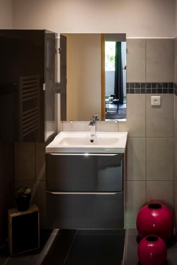 Superbe Appartement Avec Patio Nîmes Exteriör bild
